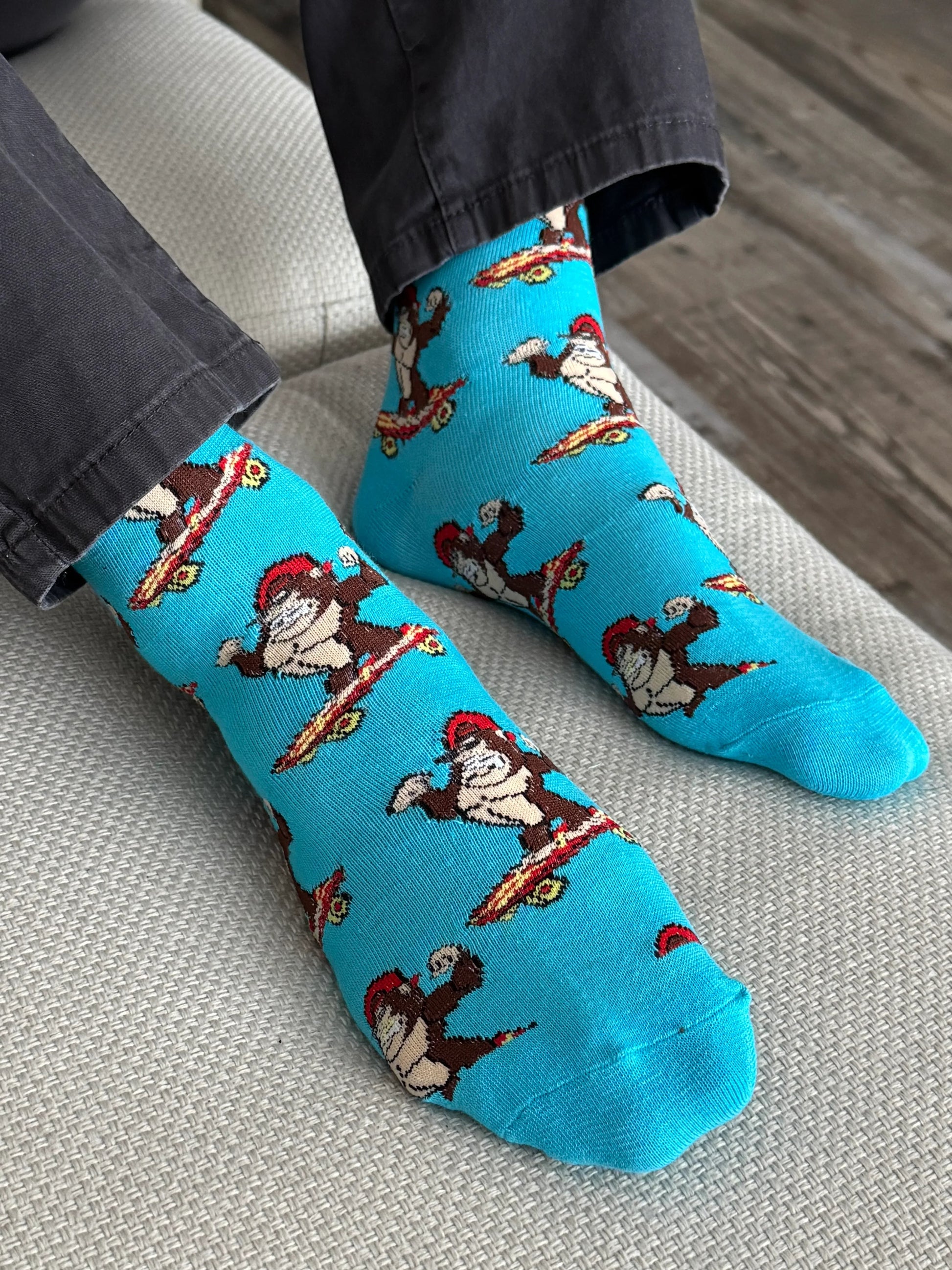 Skateboarding Gorilla Socks - Sock Bro 